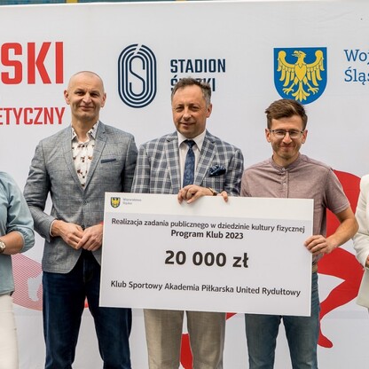 Wręczone czeków w ramach PROGRAMU KLUB.  fot. Tomasz Żak / UMWS