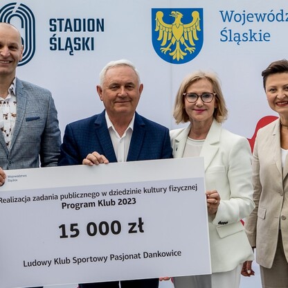 Wręczone czeków w ramach PROGRAMU KLUB.  fot. Tomasz Żak / UMWS