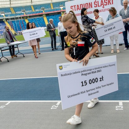 Wręczone czeków w ramach PROGRAMU KLUB.  fot. Tomasz Żak / UMWS