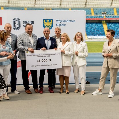 Wręczone czeków w ramach PROGRAMU KLUB.  fot. Tomasz Żak / UMWS