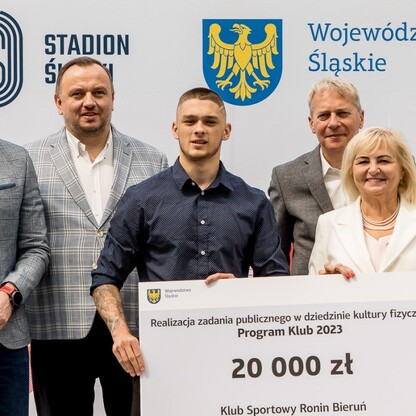 Wręczone czeków w ramach PROGRAMU KLUB.  fot. Tomasz Żak / UMWS