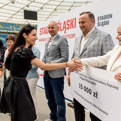 Wręczone czeków w ramach PROGRAMU KLUB.  fot. Tomasz Żak / UMWS