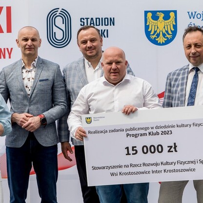 Wręczone czeków w ramach PROGRAMU KLUB.  fot. Tomasz Żak / UMWS