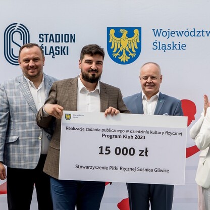 Wręczone czeków w ramach PROGRAMU KLUB.  fot. Tomasz Żak / UMWS