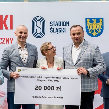 Wręczone czeków w ramach PROGRAMU KLUB.  fot. Tomasz Żak / UMWS