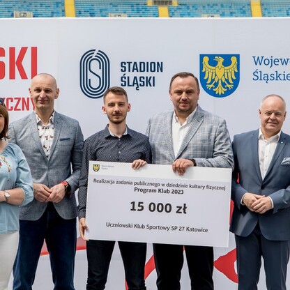 Wręczone czeków w ramach PROGRAMU KLUB.  fot. Tomasz Żak / UMWS