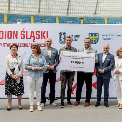 Wręczone czeków w ramach PROGRAMU KLUB.  fot. Tomasz Żak / UMWS