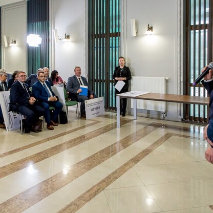 Wręczenie czeków dot. modernizacji dróg dojazdowych do gruntów rolnych. fot. Tomasz Żak / UMWS
