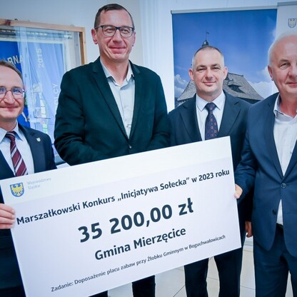 Wręczenie czeków Marszałkowskiego Konkursu „Inicjatywa Sołecka”. fot. Sylwia Miklas/UMiG Pilica