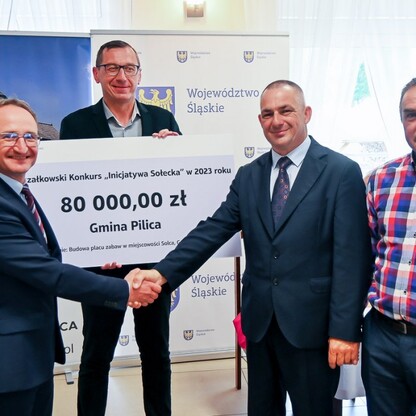 Wręczenie czeków Marszałkowskiego Konkursu „Inicjatywa Sołecka”. fot. Sylwia Miklas/UMiG Pilica