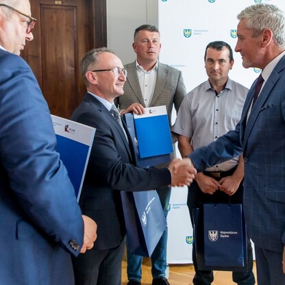 Wręczenie czeków Marszałkowskiego Konkursu „Inicjatywa Sołecka”. fot. Tomasz Żak / UMWS