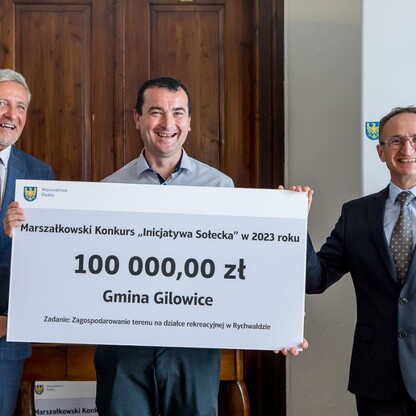 Wręczenie czeków Marszałkowskiego Konkursu „Inicjatywa Sołecka”. fot. Tomasz Żak / UMWS