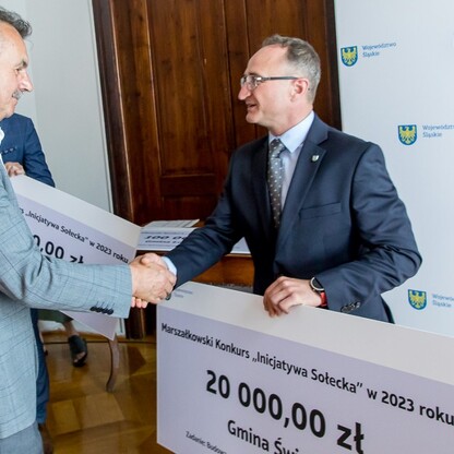 Wręczenie czeków Marszałkowskiego Konkursu „Inicjatywa Sołecka”. fot. Tomasz Żak / UMWS