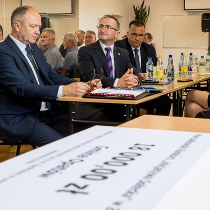 Wręczenie czeków w ramach Marszałkowskiego Konkursu „Inicjatywa Sołecka”. fot. Tomasz Żak / UMWS