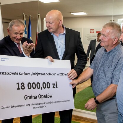 Wręczenie czeków w ramach Marszałkowskiego Konkursu „Inicjatywa Sołecka”. fot. Tomasz Żak / UMWS