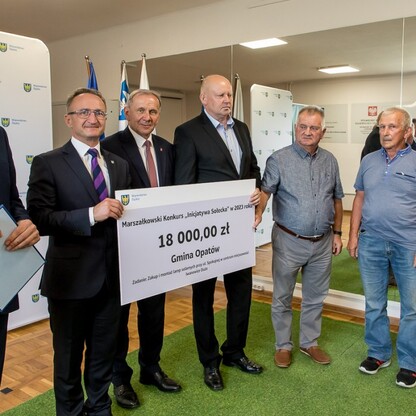 Wręczenie czeków w ramach Marszałkowskiego Konkursu „Inicjatywa Sołecka”. fot. Tomasz Żak / UMWS