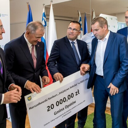 Wręczenie czeków w ramach Marszałkowskiego Konkursu „Inicjatywa Sołecka”. fot. Tomasz Żak / UMWS