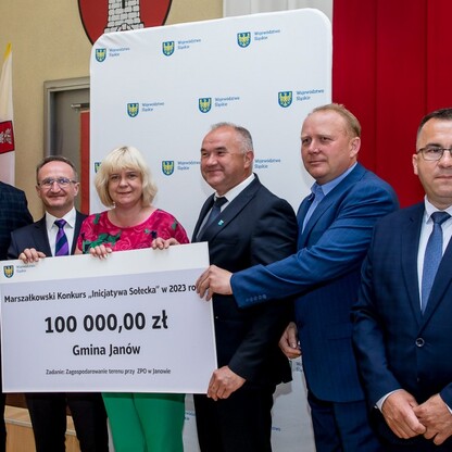 Wręczenie czeków w ramach Marszałkowskiego Konkursu „Inicjatywa Sołecka”. fot. Tomasz Żak / UMWS