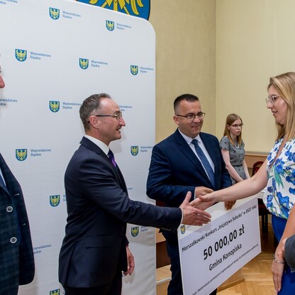 Wręczenie czeków w ramach Marszałkowskiego Konkursu „Inicjatywa Sołecka”. fot. Tomasz Żak / UMWS