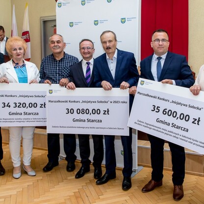 Wręczenie czeków w ramach Marszałkowskiego Konkursu „Inicjatywa Sołecka”. fot. Tomasz Żak / UMWS