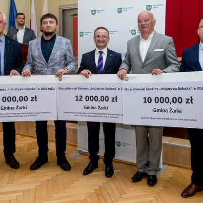Wręczenie czeków w ramach Marszałkowskiego Konkursu „Inicjatywa Sołecka”. fot. Tomasz Żak / UMWS