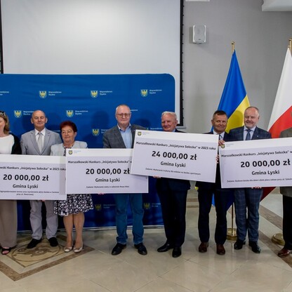 Wręczenie czeków w ramach Marszałkowskiego Konkursu „Inicjatywa Sołecka”. fot. Tomasz Żak / UMWS