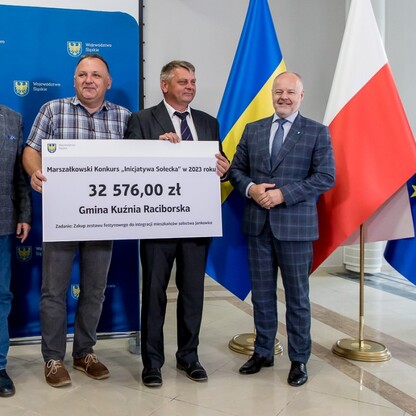Wręczenie czeków w ramach Marszałkowskiego Konkursu „Inicjatywa Sołecka”. fot. Tomasz Żak / UMWS