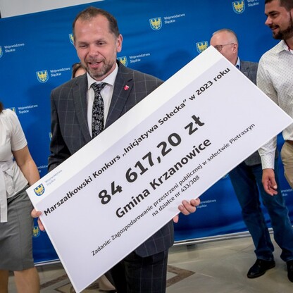 Wręczenie czeków w ramach Marszałkowskiego Konkursu „Inicjatywa Sołecka”. fot. Tomasz Żak / UMWS