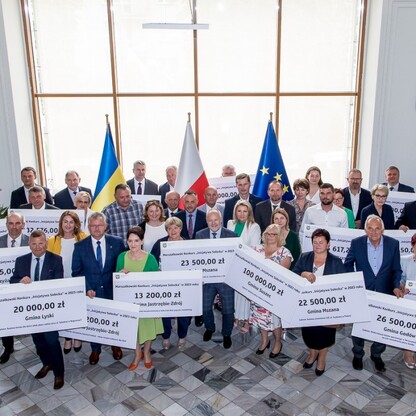 Wręczenie czeków w ramach Marszałkowskiego Konkursu „Inicjatywa Sołecka”. fot. Tomasz Żak / UMWS