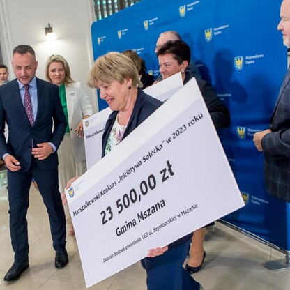 Wręczenie czeków w ramach Marszałkowskiego Konkursu „Inicjatywa Sołecka”. fot. Tomasz Żak / UMWS