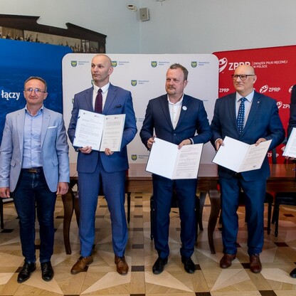 Podpisanie listów intencyjnych w sprawie organizacji Mistrzostw Świata w Piłce Ręcznej Mężczyzn do lat 21. fot. Tomasz Żak / UMWS