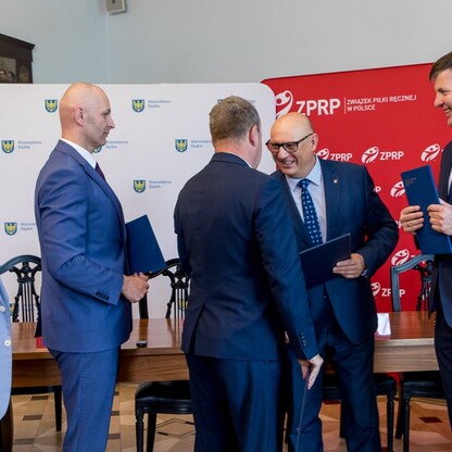 Podpisanie listów intencyjnych w sprawie organizacji Mistrzostw Świata w Piłce Ręcznej Mężczyzn do lat 21. fot. Tomasz Żak / UMWS