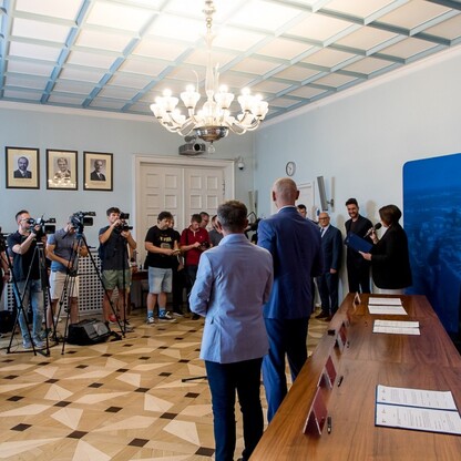 Podpisanie listów intencyjnych w sprawie organizacji Mistrzostw Świata w Piłce Ręcznej Mężczyzn do lat 21. fot. Tomasz Żak / UMWS