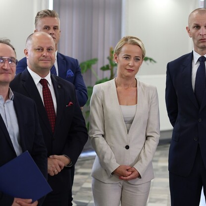 Podpisanie umowy dotyczącą przebudowy DW 925. fot. Andrzej Grygiel / UMWS