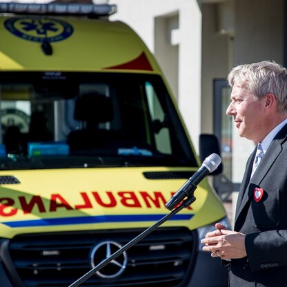 Podpisanie umowy w stacji pogotowia ratunkowego w Jaworznie. fot. Tomasz Żak / UMWS