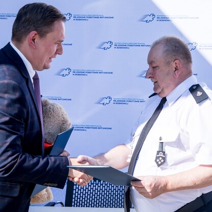 Podpisanie umowy w stacji pogotowia ratunkowego w Jaworznie. fot. Tomasz Żak / UMWS