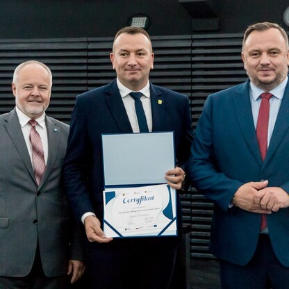 Wręczenie certyfikaty dla gmin w ramach projektu 