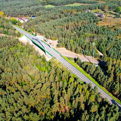 Wiadukt nad torami w ciągu DW792 w miejscowości Hucisko. fot. Maciej Dziąbek / UMWS