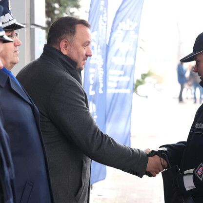 Garnizon śląskiej policji otrzymał hybrydowe radiowozy. fot. Andrzej Grygiel / UMWS