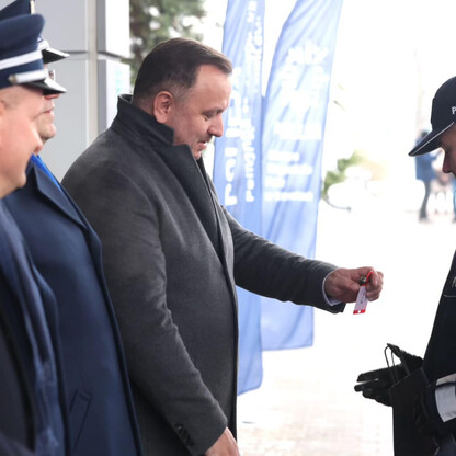 Garnizon śląskiej policji otrzymał hybrydowe radiowozy. fot. Andrzej Grygiel / UMWS