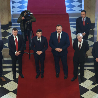 W Sali Sejmu Śląskiego podpisano Memorandum o współpracy między Województwem Śląskim a Rządem Walii. (wygenerowano przez AI)