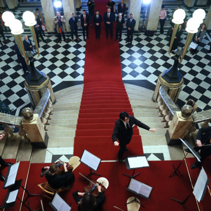 Wernisaż Memorandum o współpracy między Województwem Śląskim a Rządem Walii w Sali Sejmu Śląskiego. (wygenerowano przez AI)