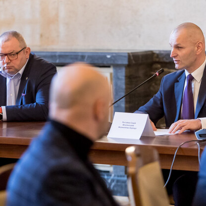 Wojewódzki Zespoł Koordynacji edukacji i nauki na Śląsku. Spotkanie w konferencyjnym salonie. (wygenerowano przez AI)