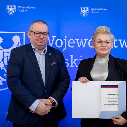 Wicemarszałek Łukasz Czopik i Krzysztof Klimosz podczas ceremonii powołania do Wojewódzkiego Zespołu Koordynacji w Silesia. (wygenerowano przez AI)