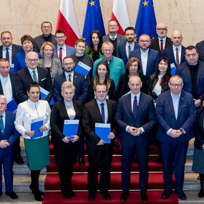 Zjazd Wojewódzkiego Zespołu Koordynacji w Śląsku, koordynacja edukacji i monitorowanie działań na rzecz kształcenia zawodowego i uczenia się przez całe życie. (wygenerowano przez AI)