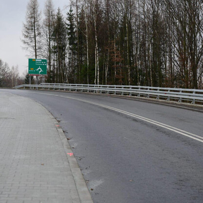Nowo wyremontowana droga wojewódzka nr 948 od Czernichowa do skrzyżowania z DW 946 w Żywcu-Oczkow. (wygenerowano przez AI)