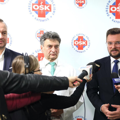 Otwarcie Centrum Laserowego Leczenia Oczu w Szpitalu Kolejowym w Katowicach, wspierane przez inwestycje województwa śląskiego. (wygenerowano przez AI)