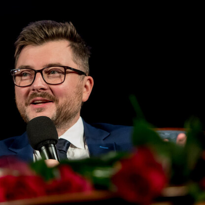 Moment z uroczystości wręczenia nagród Marszałka Województwa Śląskiego Culture Awards, z udziałem laureatów w dziedzinie kultury. (wygenerowano przez AI)