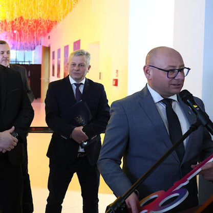 Nowy Śląski Centrum Kultury w Pszczynie oficjalnie otwarte. Uczestniczą marszałek Jakub Chełstowski i burmistrz Dariusz Skrobol. (wygenerowano przez AI)
