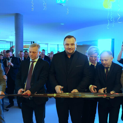 Grand opening of Pszczyna Cultural Center, featuring dignitaries cutting the ceremonial ribbon. (wygenerowano przez AI)